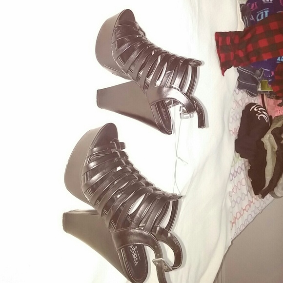 🚫SOLD🚫Black Platforms - Picture 3 of 4