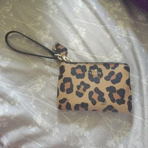 COACH F64238 CORNER ZIP WRISTLET IN OCELOT PRINT