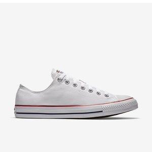 LIGHTLY USED white converse low top size 7