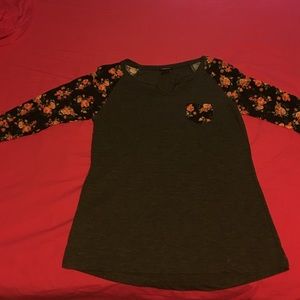 Flower sleeves shirt