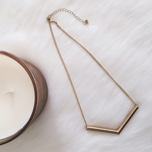 ❌SOLD❌ H&M 💕 Gold "V" Necklace - Picture 2 of 3