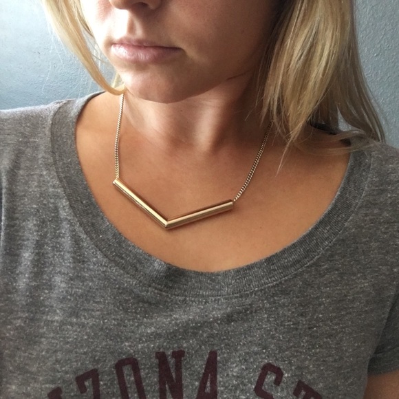 ❌SOLD❌ H&M 💕 Gold "V" Necklace - Picture 3 of 3