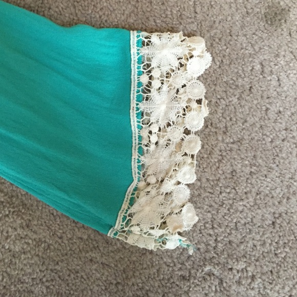 Cute dress ☘ - Picture 2 of 3