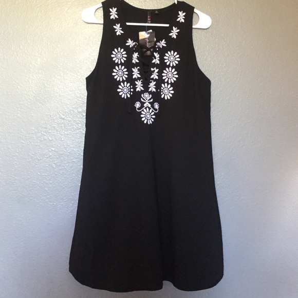 Embroidered shift dress