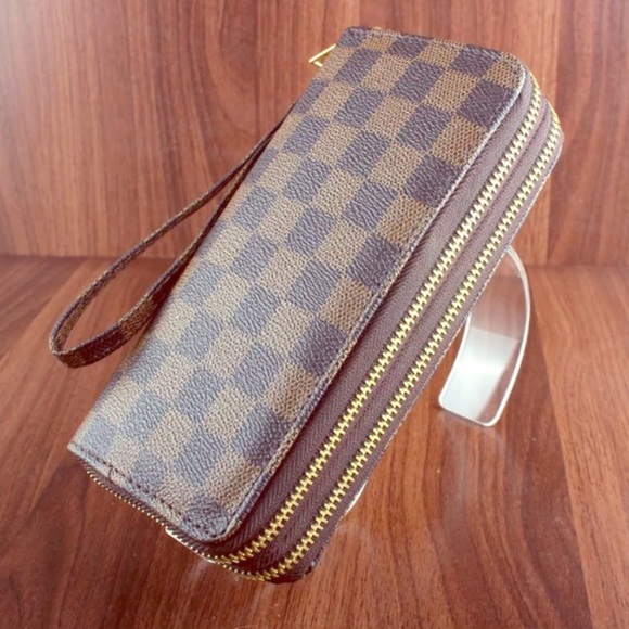 ❌SOLD❌Checkered Pattern Wallet - Picture 2 of 4