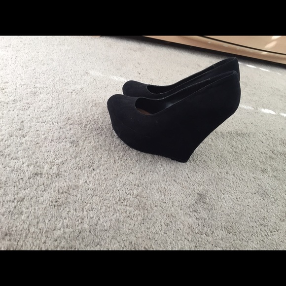 Heels - Picture 3 of 3