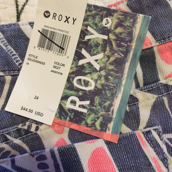 Roxy raw hem shorts. Final drop - Picture 3 of 4