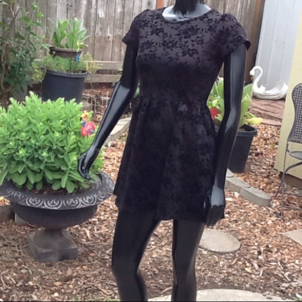 Beautiful black dress size small