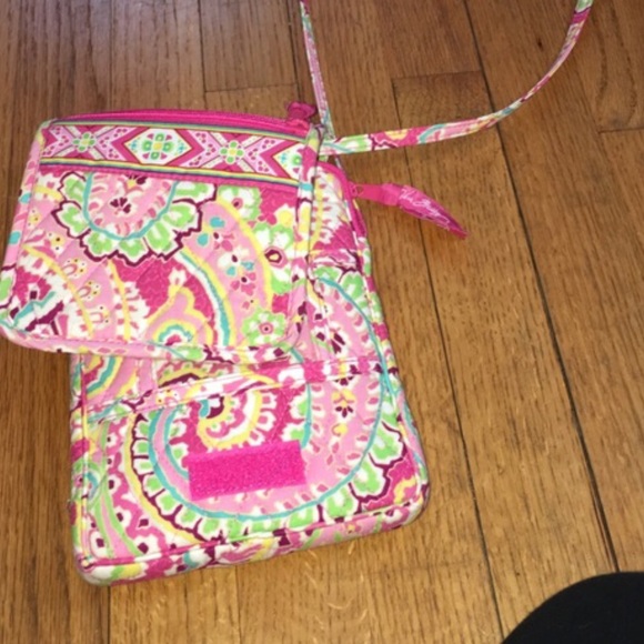 Vera Bradley Handbags - Vera Bradley crossbody