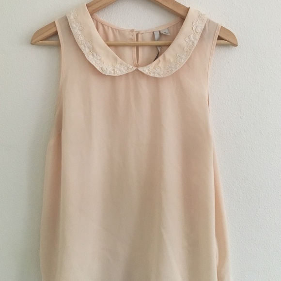 💕Lauren Conrad collar neck Top💕