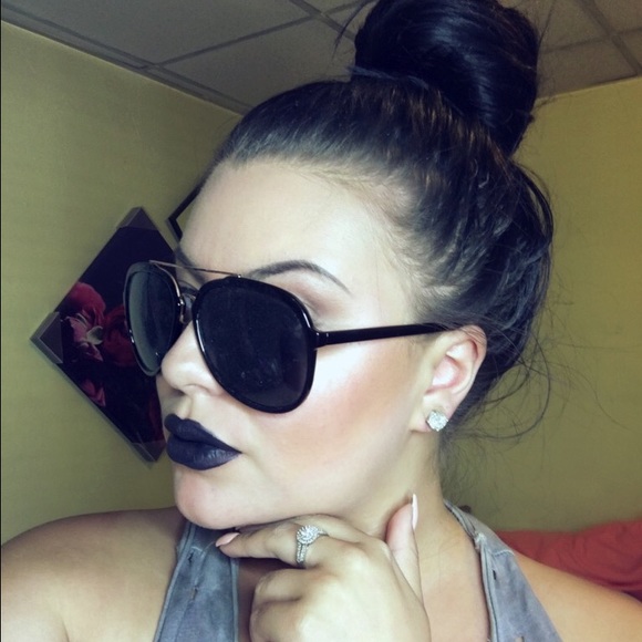 Gold accent sunglasses