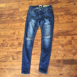 Distressed skinny jeans