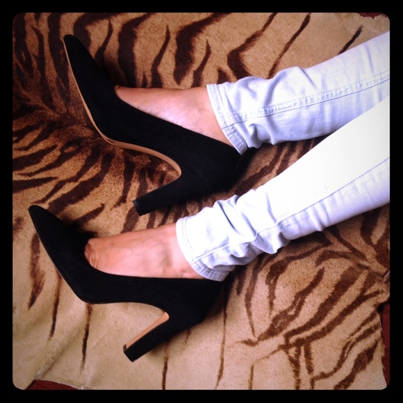 Sole Society black suede pumps