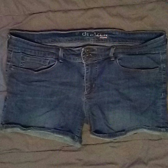 Super Cute Levi Denim Shorts