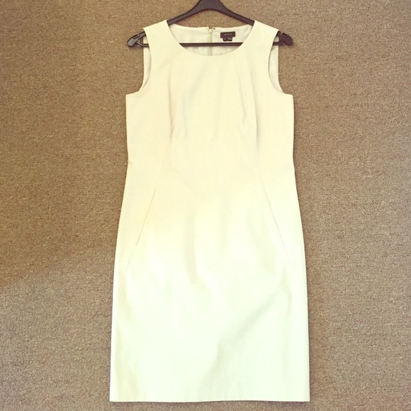 theory summer dress with frontal pockets.