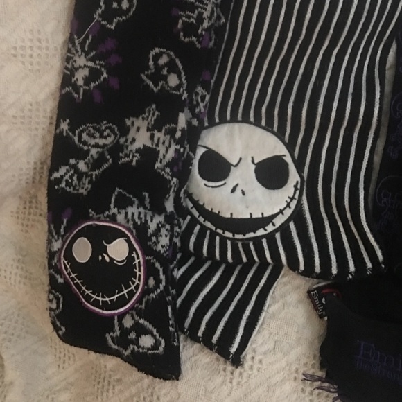 4 thick scarve bundle.- - Picture 2 of 3