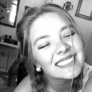 Meet your Posher, Elodie