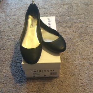 Black ballerina flats