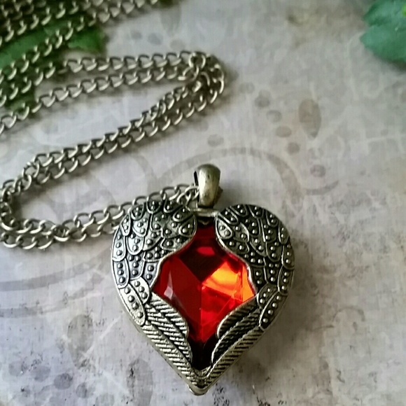 Hot Seller! Angel Wings Red Heart Pendant-Necklace - Picture 3 of 4