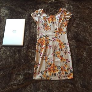Cute dress.