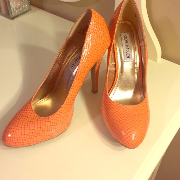 Steve Madden pumps