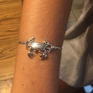 Silver crab brackets