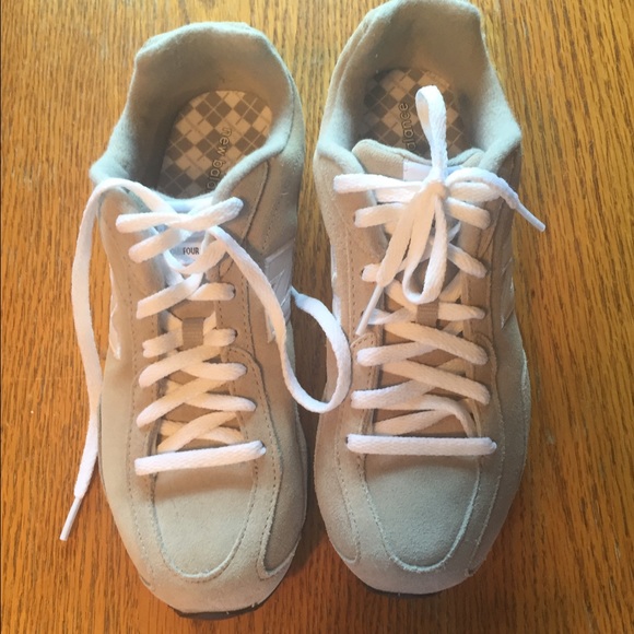 New balance shoes