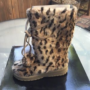 NEW! Colin Stuart Leopard Boots