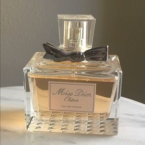 Miss Dior Cherie perfume