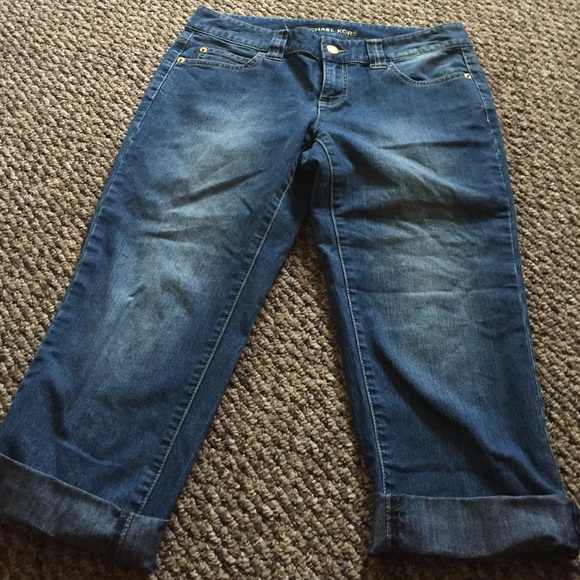 Very flattering Michael Kors cropped capris.