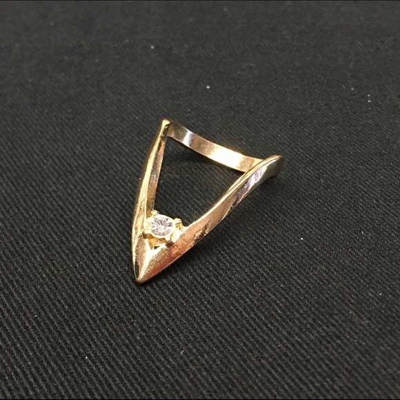 Cure Pointed Gold Ring with small Rhinestone - Picture 1 of 1