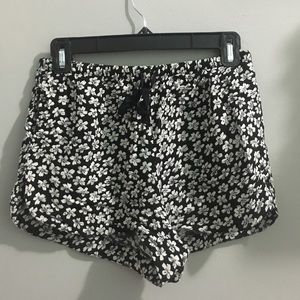 Brandy Melville Eve shorts