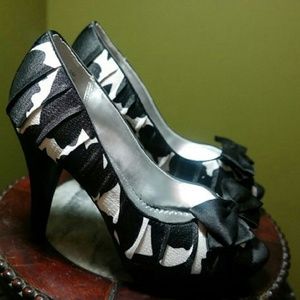 Michaelangelo Black and White Bow Peep Toe Heels