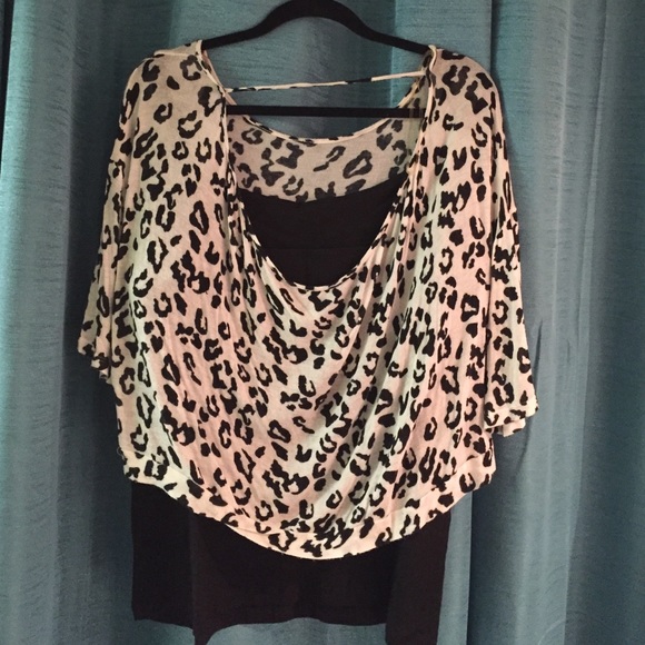 Black & white leopard print high/low shirt - Picture 2 of 2
