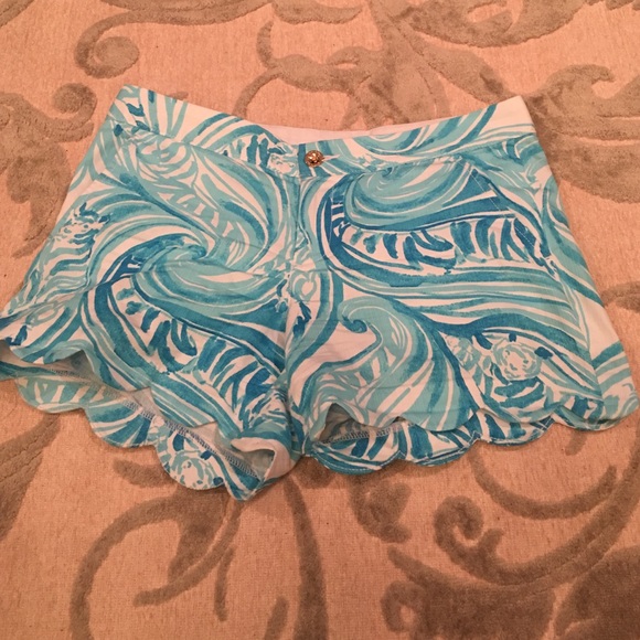Lilly Pulitzer butter cup hem short. - Picture 1 of 4