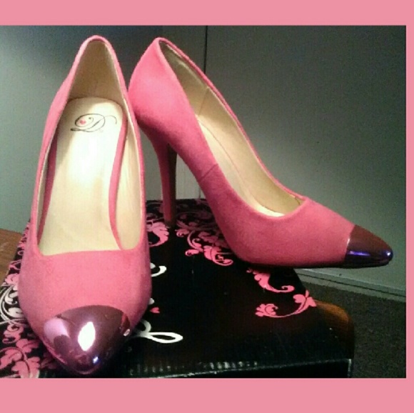 Hot pink new size 7.5 with pink metal toe