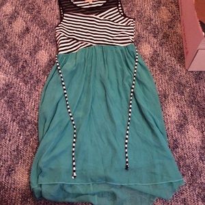 This is a beautiful dress u we love this dress!!!!