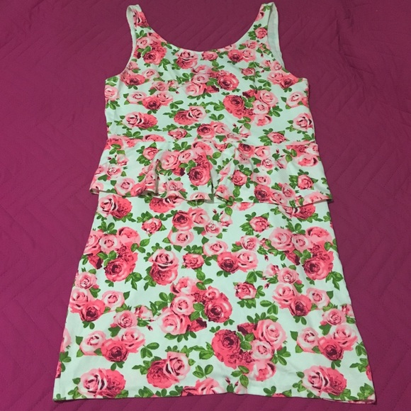 🎉HP🎉Floral peplum dress