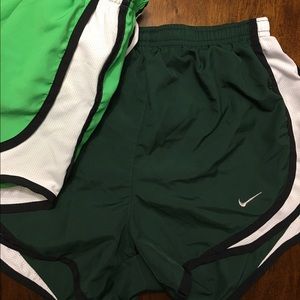 Nike Women's tempo running short