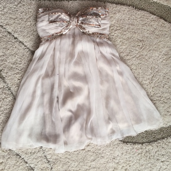 Dresses & Skirts - Gold bow dress