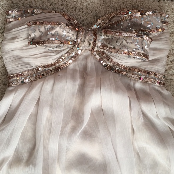 Gold bow dress - Picture 2 of 4