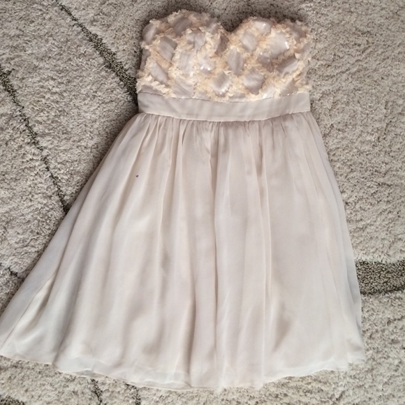 Dresses & Skirts - Nude dress