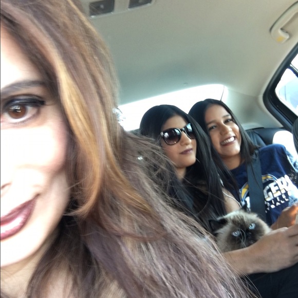 Meet your Posher, Hannah - Picture 2 of 3