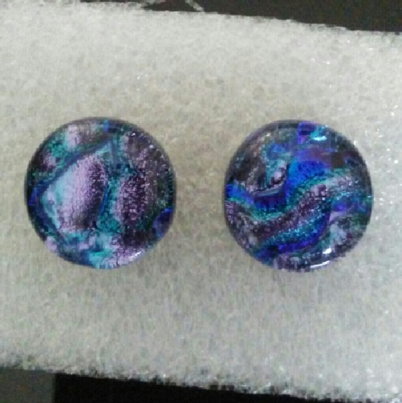 Dichroic glass earrings - Picture 3 of 3
