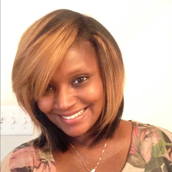 Meet your Posher, Detra (Top 10% Seller! 🌟🌟🌟) - Picture 3 of 4