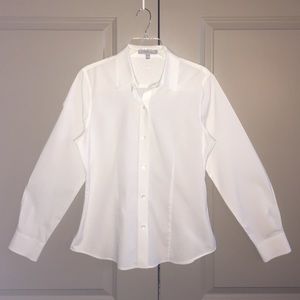 FOXCROFT White Button down Women's Blouse. Size 8.