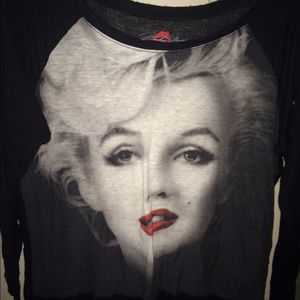 Marilyn Monroe half quarter sleeves