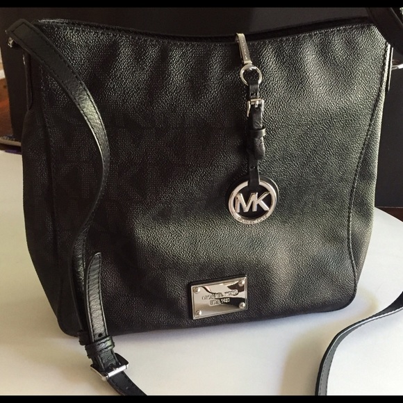 Sold❕Authentic Michael Kors Black Crossbody - Picture 3 of 4