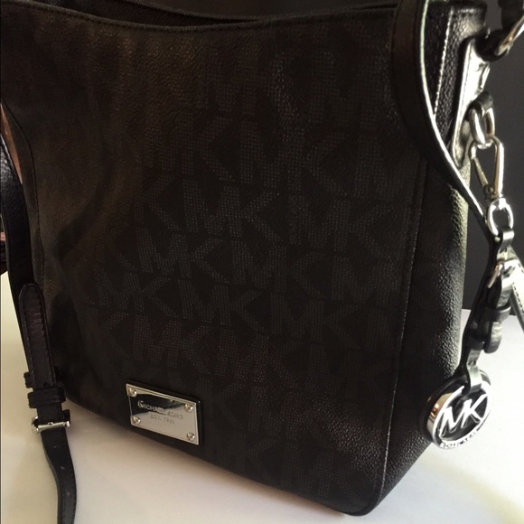 Sold❕Authentic Michael Kors Black Crossbody - Picture 4 of 4
