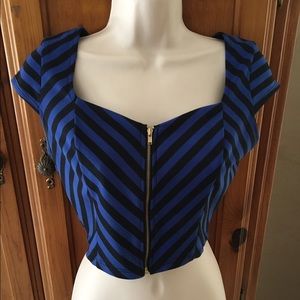 Chevron print crop  top w/zipper